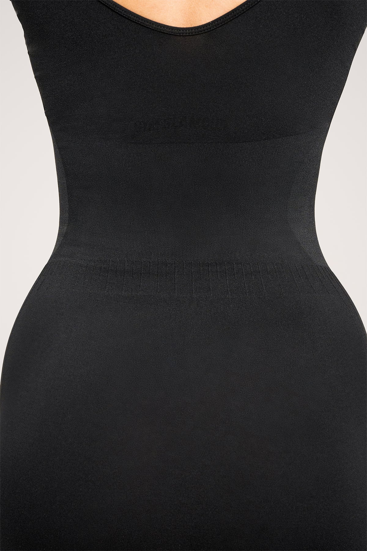 Tvarující šaty black