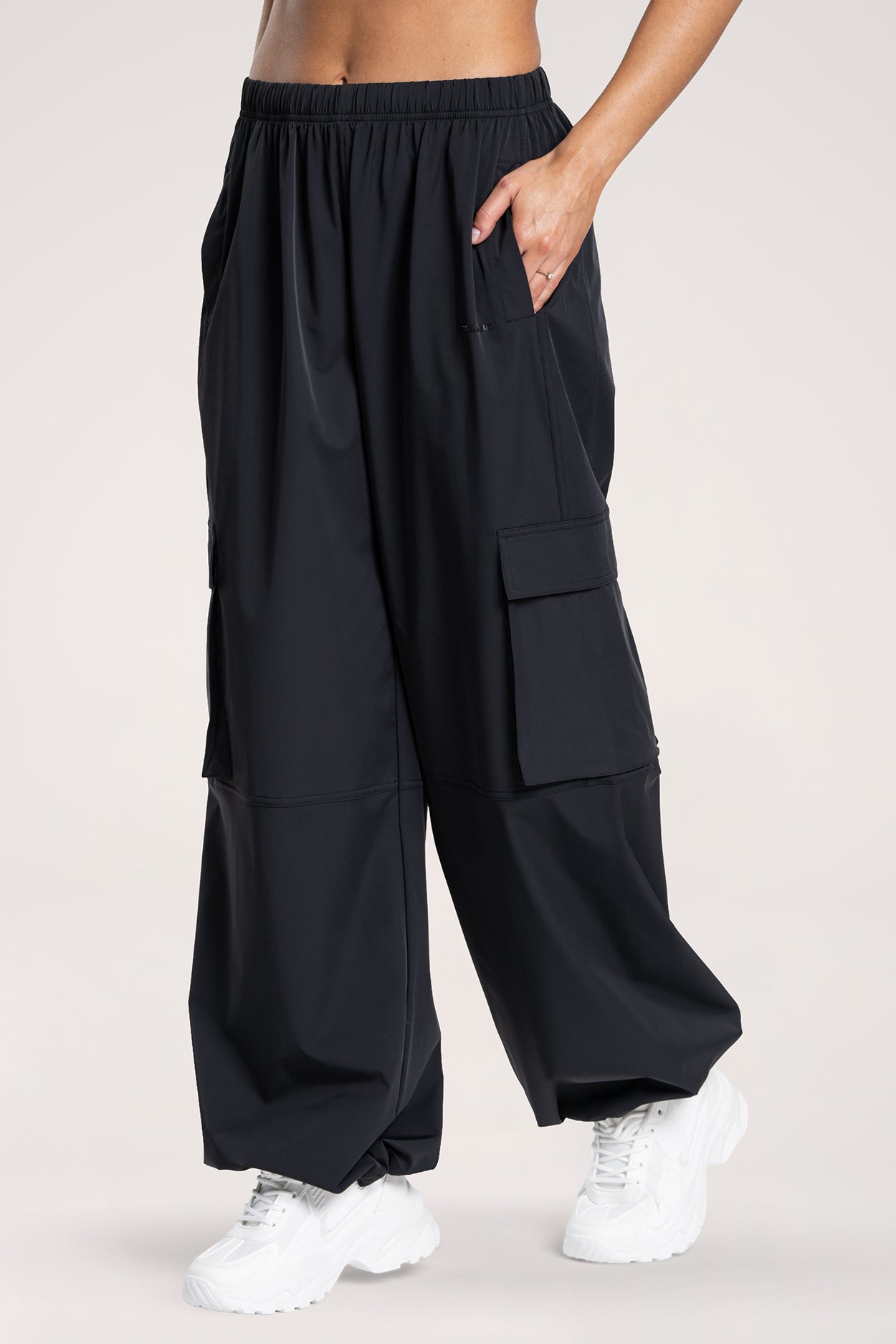 Kalhoty cargo UN1FORM black