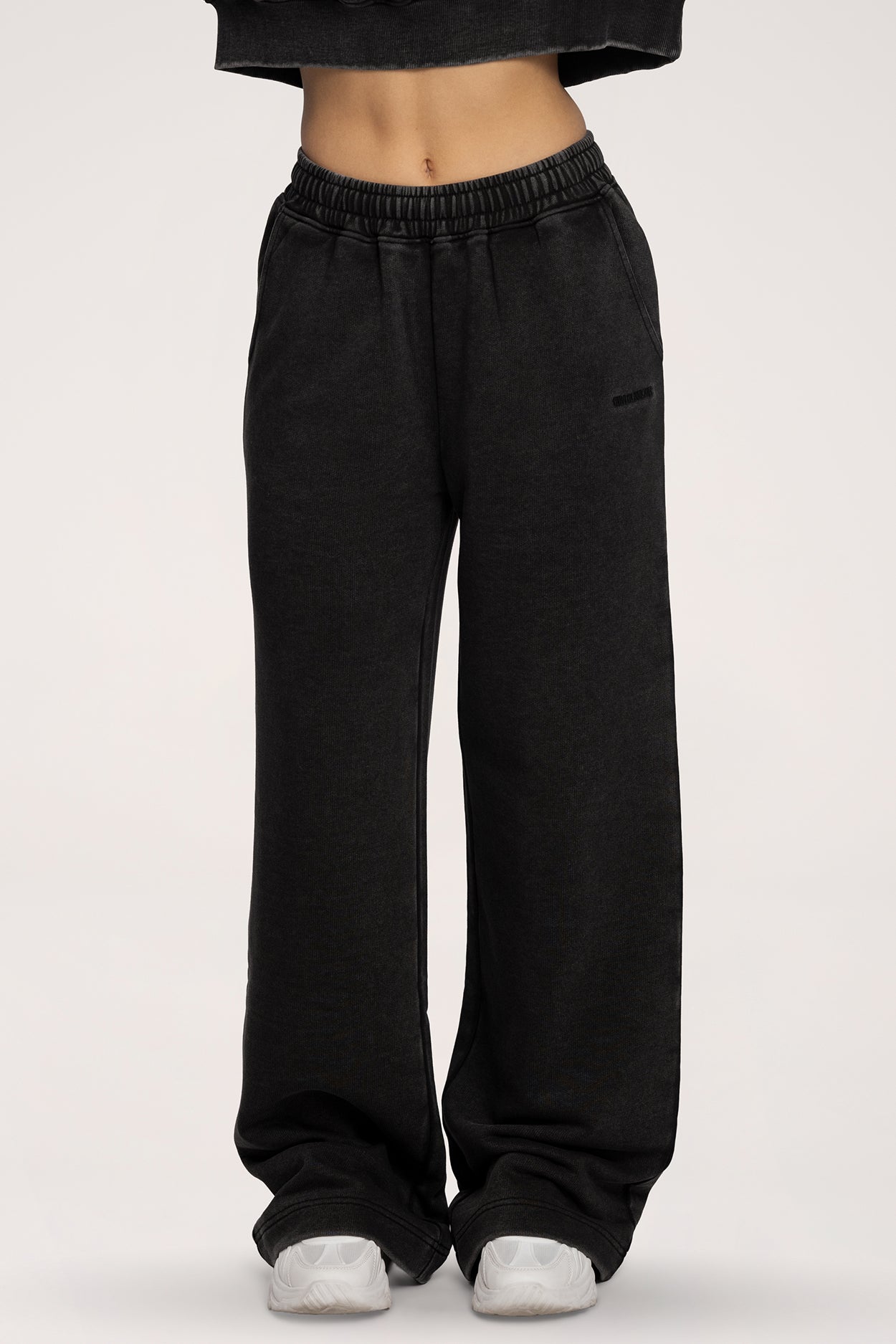 Tepláky s rovnou nohavicí Easy black