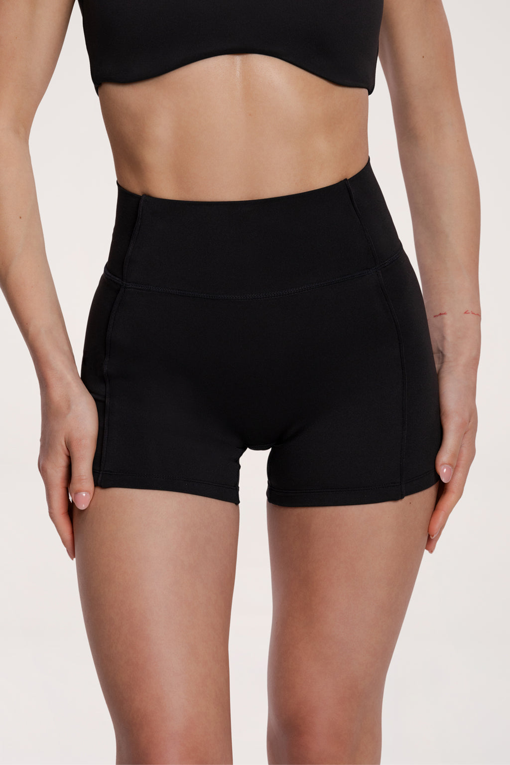 Šortky pilates era black