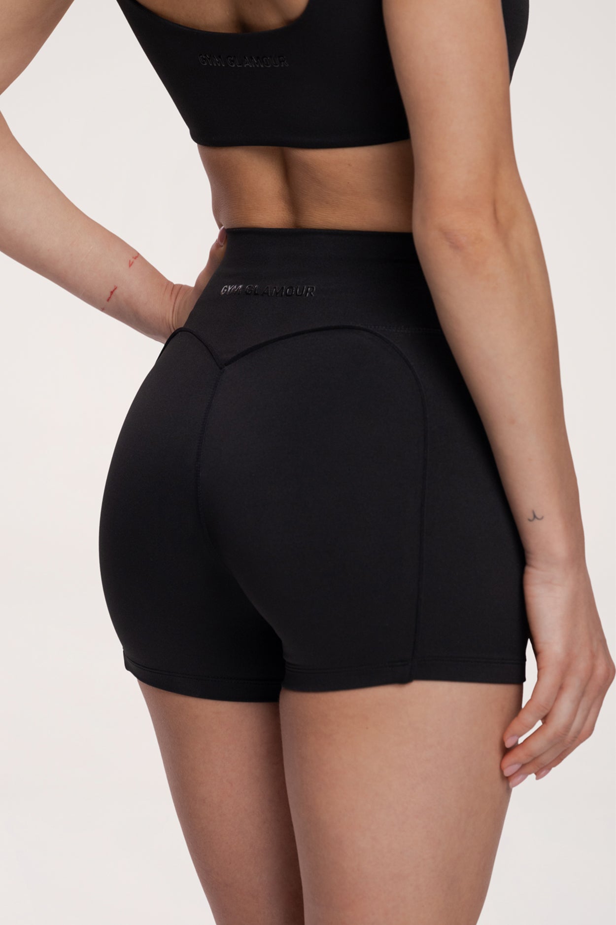 Šortky pilates era black