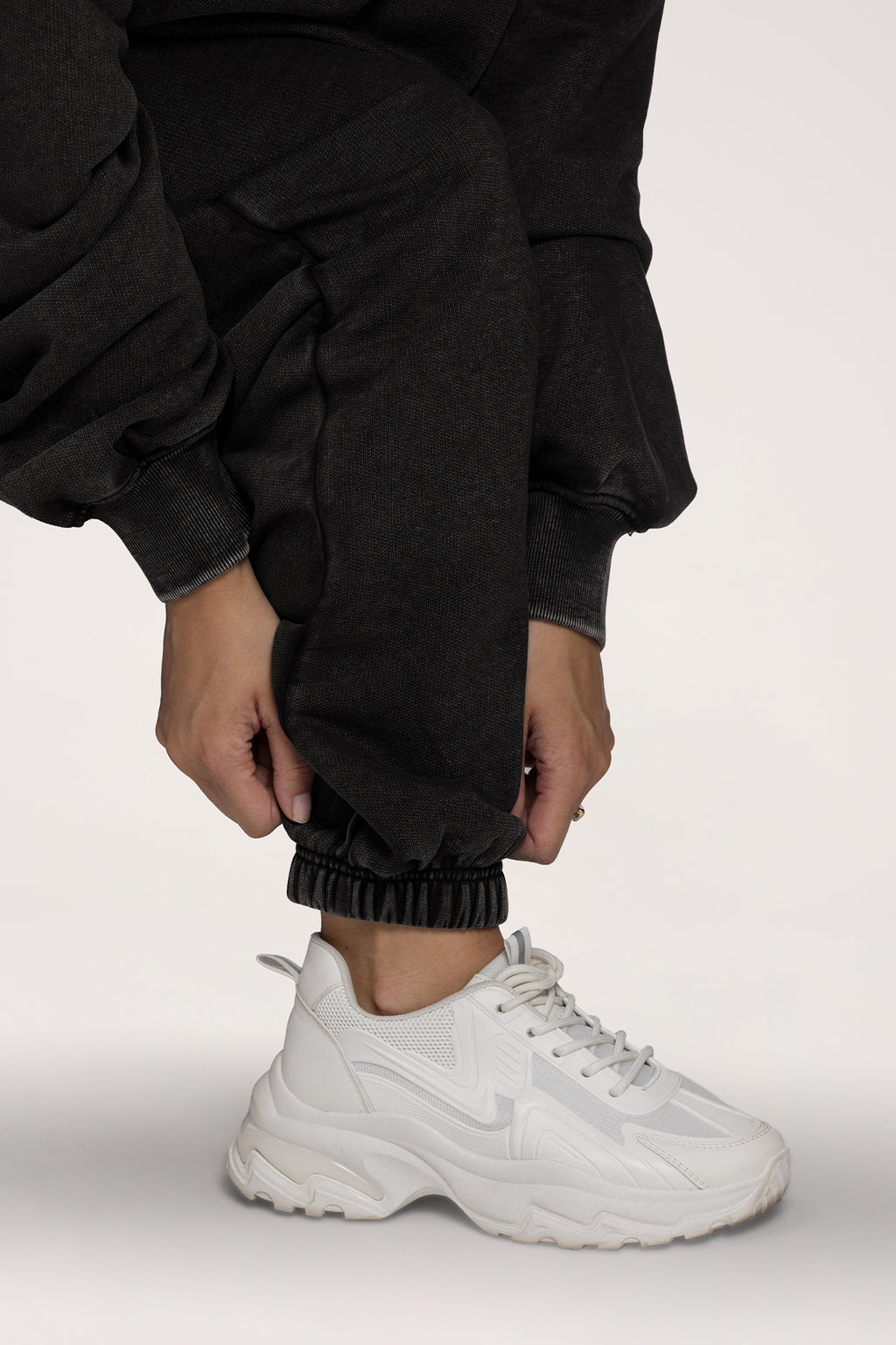 Tepláky se stahovací gumou Easy black