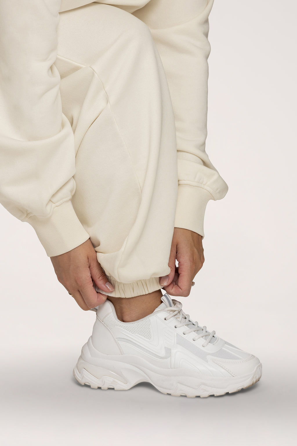 Tepláky se stahovací gumou Easy off white