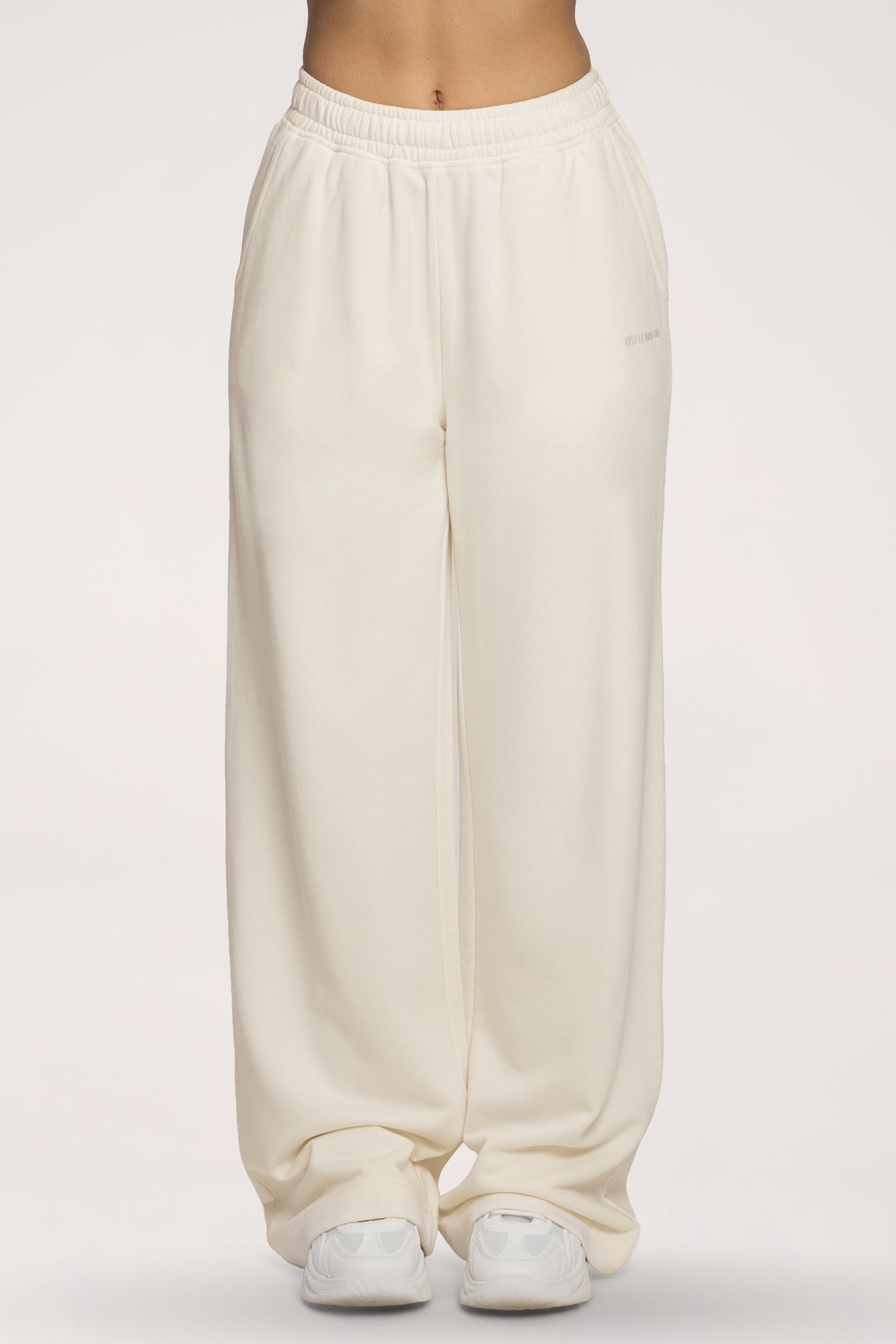 Tepláky s rovnou nohavicí Easy off white