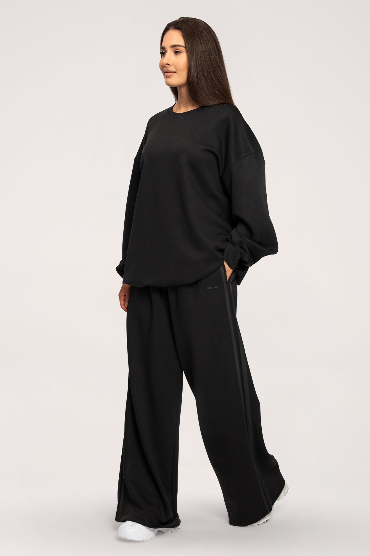 Tepláky Oversize UN1FORM black