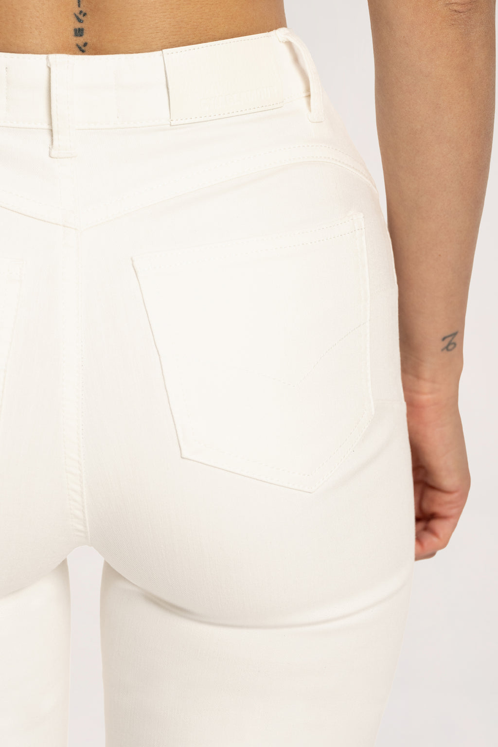 Jeansy long dzwony perfect slim off white